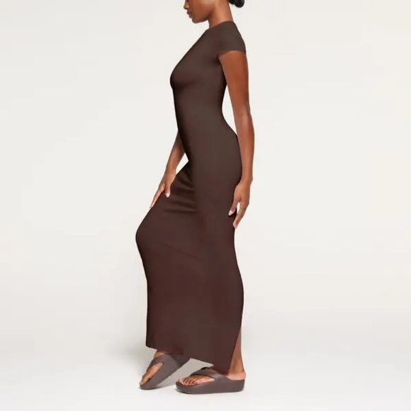 2. NWT SKIMS NEW VINTAGE T-SHIRT LONG DRESS IN COCOA - Picture 3 of 7